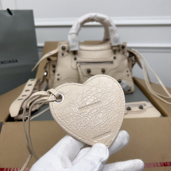 NEO CAGOLE 26 IN BEIGE LAMBSKIN