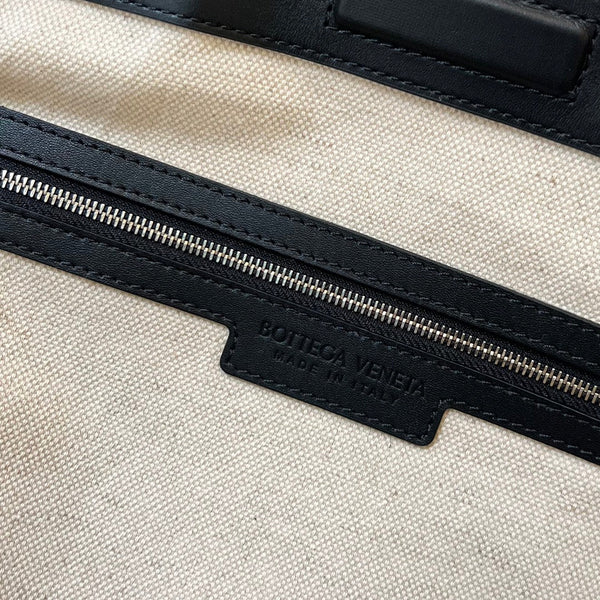 BORSA PORTELLO TOTE 53 IN PELLE DI VITELLO NERA E TELA BIANCA