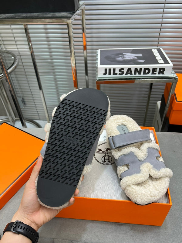 Sandalo HM Cyprus in pelle scamosciata grigia e fodera in pile 953831