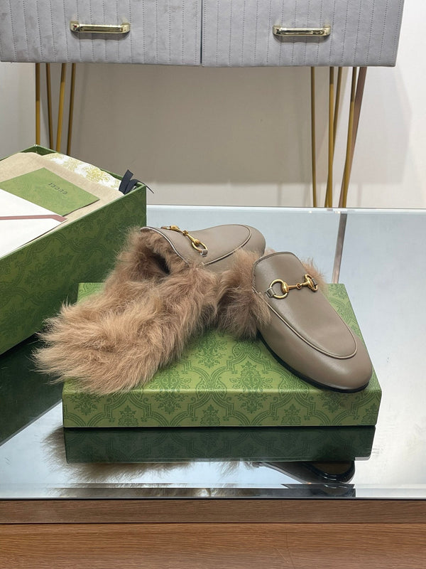 MULE CON MORSETTO IN PELLE DI VITELLO MARRONE ARACHIDI E FODERA IN LANA DI AGNELLO