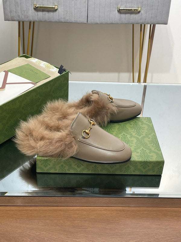 MULE CON MORSETTO IN PELLE DI VITELLO MARRONE ARACHIDI E FODERA IN LANA DI AGNELLO