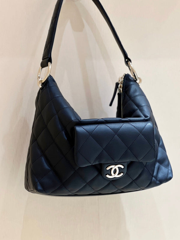 CC 23B Maxi Hobo 29,5 cm Nero Pelle di vacchetta Leggera GHW
