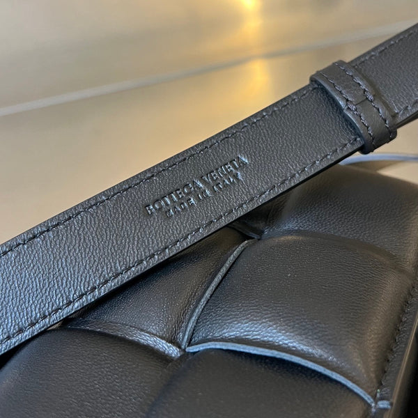 MINI CASSETTA 18 IN PELLE DI AGNELLO NERA