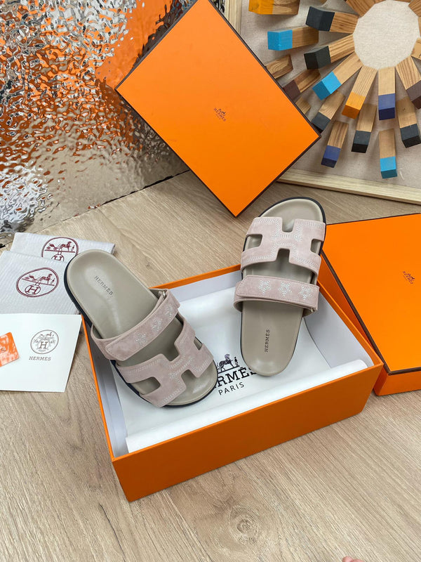 chypre sandal pinkish beige suede calfskin white thread embroidered