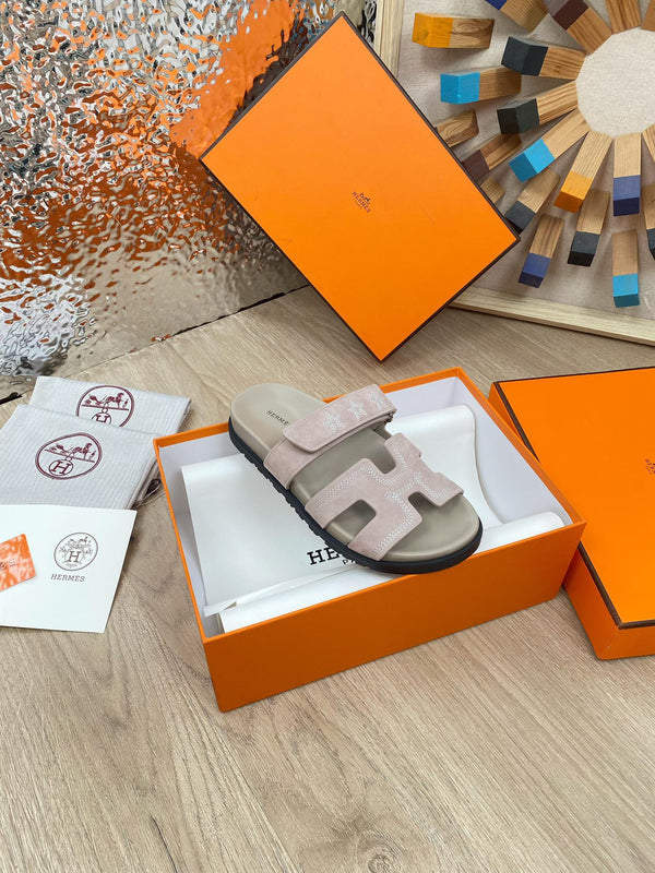 chypre sandal pinkish beige suede calfskin white thread embroidered