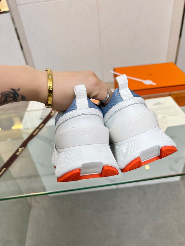 Sneaker HM Giga 50 in tela azzurra, pelle di capra bianca e arancione