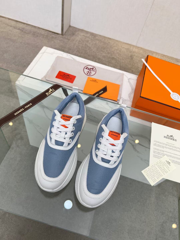 Sneaker HM Giga 50 in tela azzurra, pelle di capra bianca e arancione