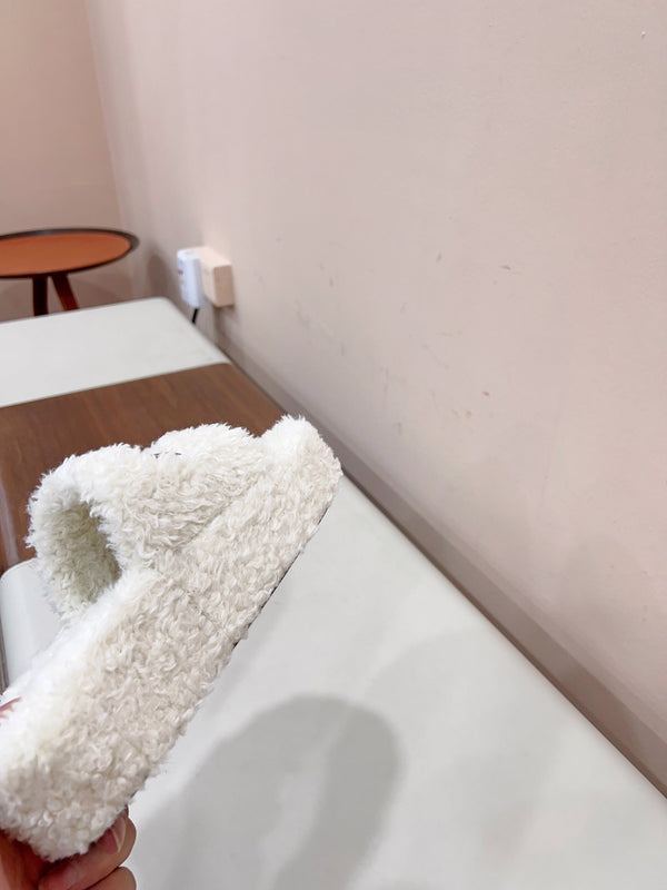 PANTOFOLE CON SUOLA SPESSA IN LANA BIANCA