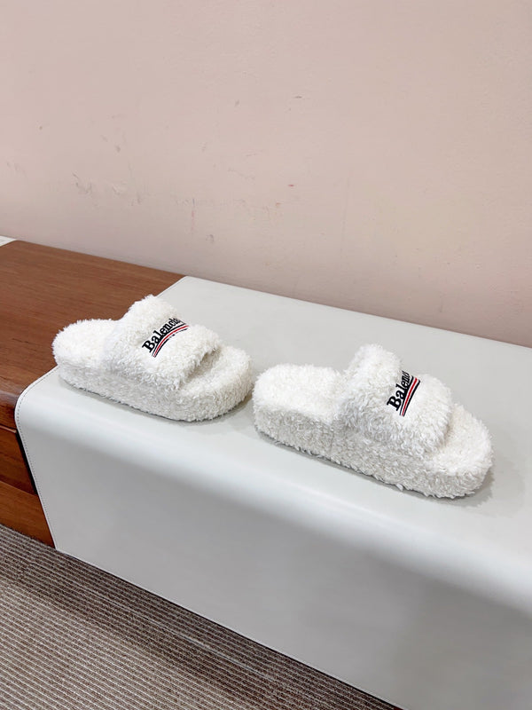 PANTOFOLE CON SUOLA SPESSA IN LANA BIANCA