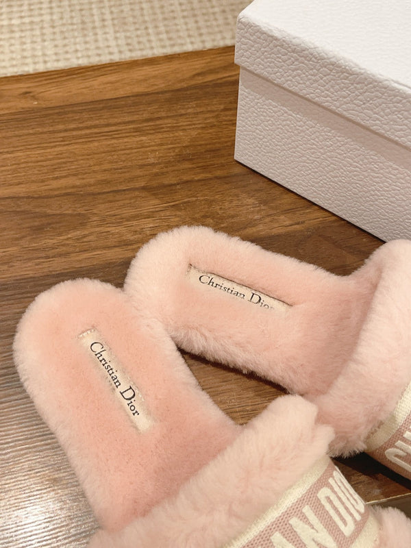 CD Dway Slide Pastel Pink Fleece Lining And Canvas Fabric