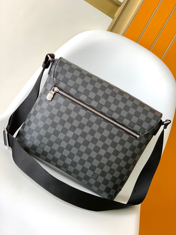 LV District PM Messenger 31cm Black Damier Graphite Canvas