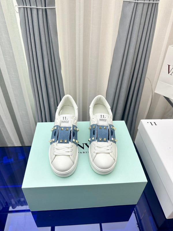 SNEAKER FLATFORM ROCKSTUD UNTITLED IN PELLE DI VITELLO BIANCA E TESSUTO BLU EGEO