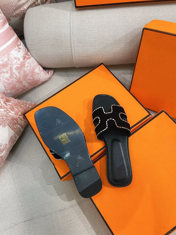 0ran Sandal Calfskin Rhinestone Black