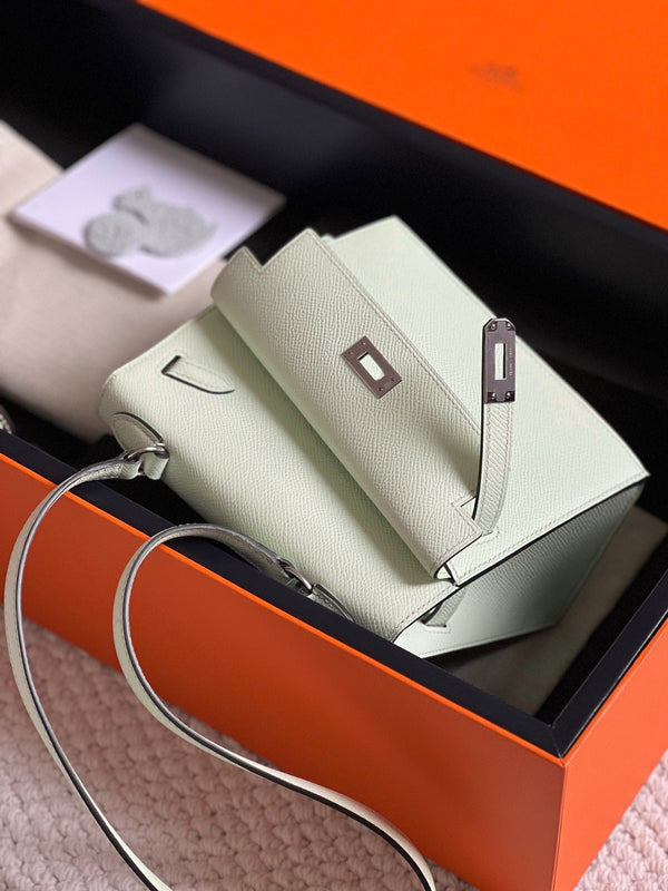 KELLY DESORDRE 20 IN PASTEL GREEN EPSOM LEATHER WITH SILVER HARDWARE