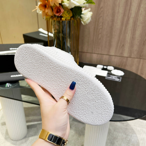 CC Sneaker White Cowhide With Fleece Lining 944563