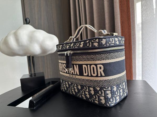 diortravel vanity 25 black beige oblique embroidery