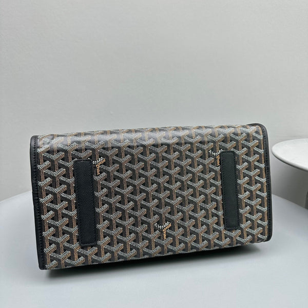 LEGER BACKPACK 37 IN BLACK GOYARDINE CANVAS WITH CALFSKIN TRIM