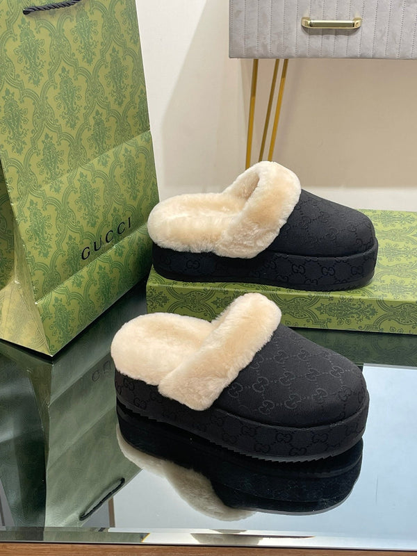 MULE GG MOLLY IN TESSUTO JACQUARD CON MONOGRAMMA NERO E FODERA IN SHEARLING