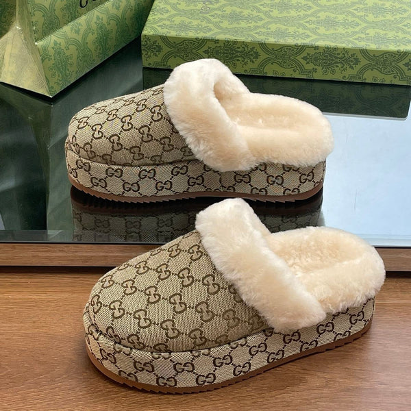 MULE GG MOLLY IN TESSUTO JACQUARD CON MONOGRAMMA MARRONE ARACHIDI E FODERA IN SHEARLING