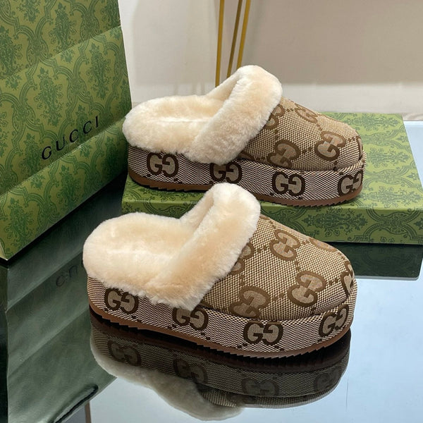 MULE GG MOLLY IN TESSUTO JACQUARD CON MONOGRAMMA MARRONE CAMMELLO E FODERA IN SHEARLING