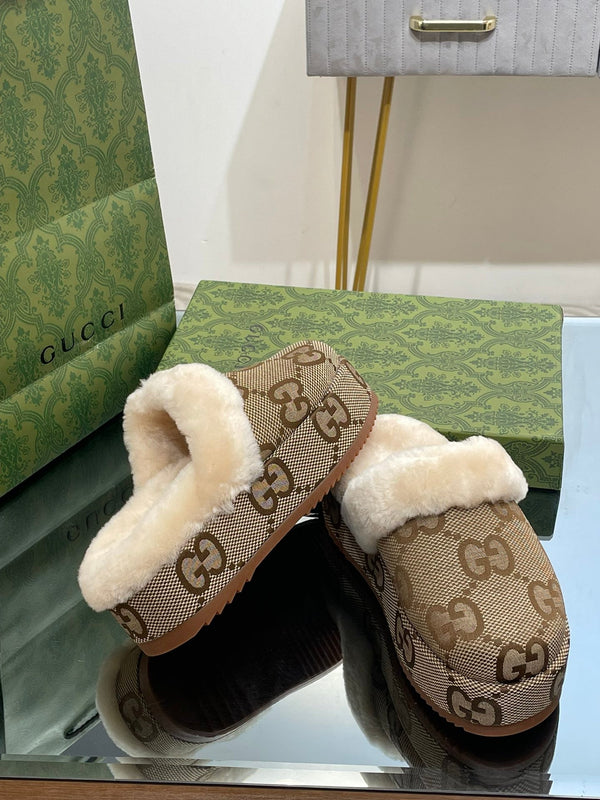MULE GG MOLLY IN TESSUTO JACQUARD CON MONOGRAMMA MARRONE CAMMELLO E FODERA IN SHEARLING