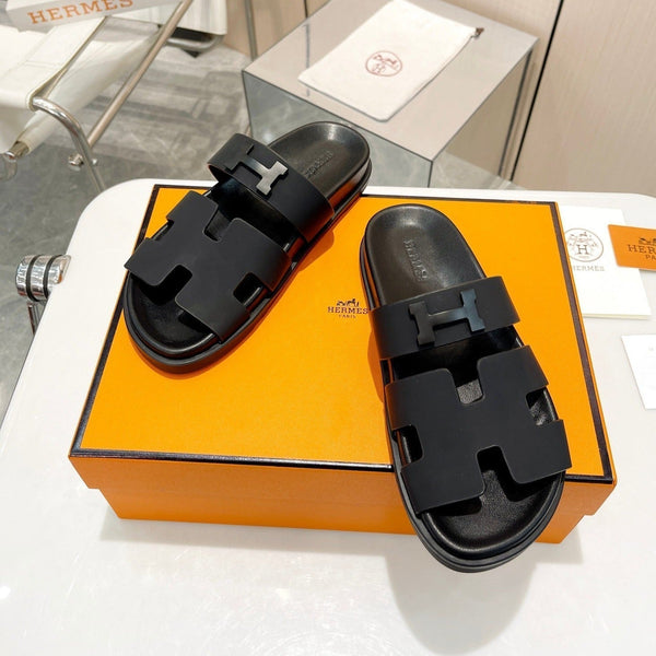 SANDALO HM CYPRUS NERO CON FIBBIA A H IN PELLE DI VITELLO