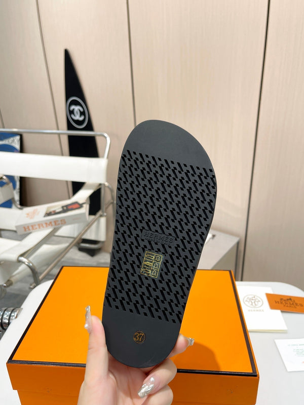 SANDALO HM CYPRUS NERO CON FIBBIA A H IN PELLE DI VITELLO