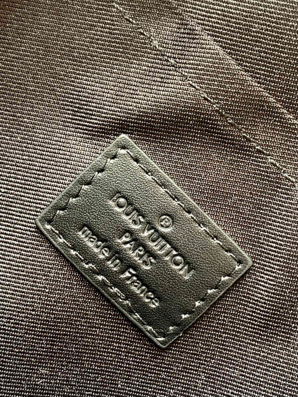 LV Pilot Crossbody Bag 30cm Black Cowhide 241193