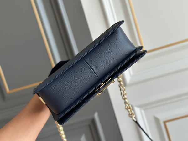 ragazzo taglia media 25 blu scuro chevron caviale ghw