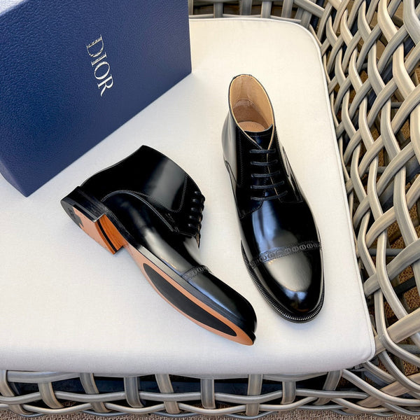 STIVALETTO CON LACCI CD HOMME IN PELLE DI VITELLO GOFFRATA NERA