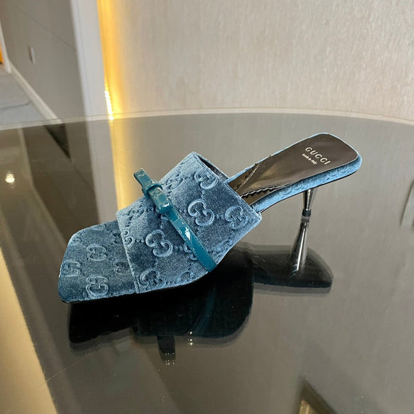 SANDALI CON TACCO ALTO IN VELLUTO GG CON BELLISSIMI DETTAGLI CON LOGO BLU CIELO