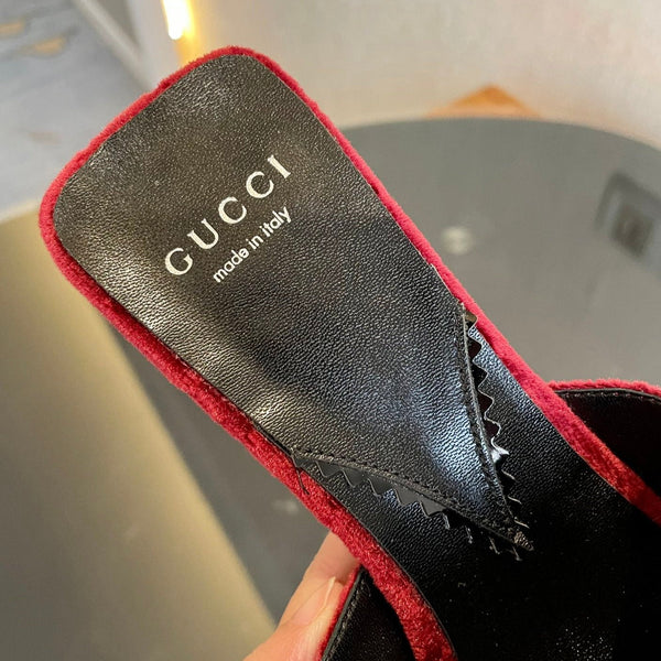SANDALI CON TACCO ALTO IN VELLUTO GG CON BELLISSIMI DETTAGLI CON LOGO ROSSO VINO