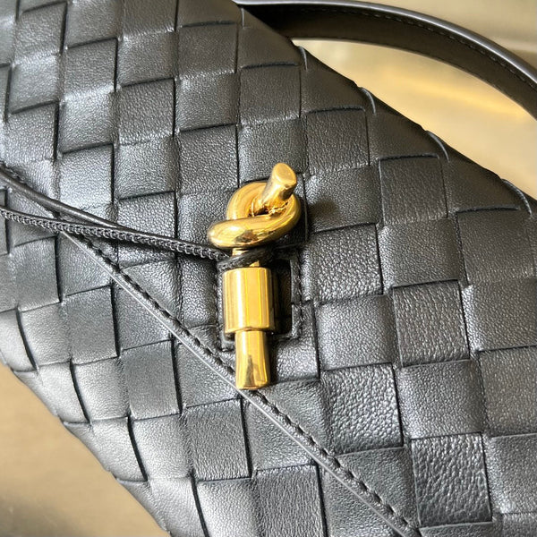 BV Borsa a mano lunga Andiamo con manico 31 cm Pelle di vitello nera Ghw 