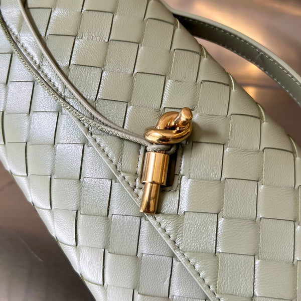 BV Borsa a mano lunga Andiamo con manico 31 cm Pelle di vitello verde chiaro Ghw 