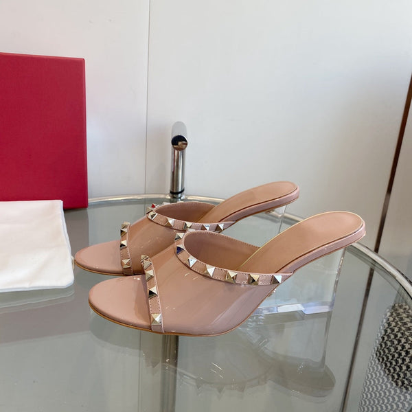 Mules Rockstud in pelle verniciata color cannella e rosa da 80 mm