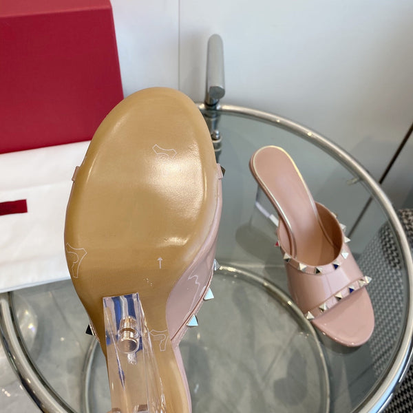 Mules Rockstud in pelle verniciata color cannella e rosa da 80 mm