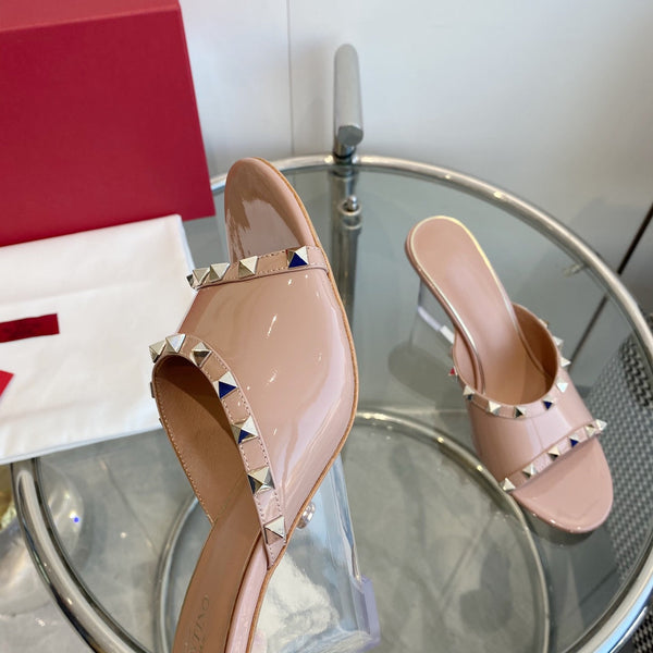 Mules Rockstud in pelle verniciata color cannella e rosa da 80 mm