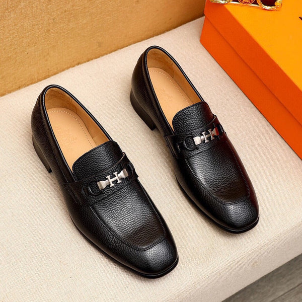 MOCASSINO HM CHAIN ​​IN PELLE DI VITELLO MARTELLATA NERA