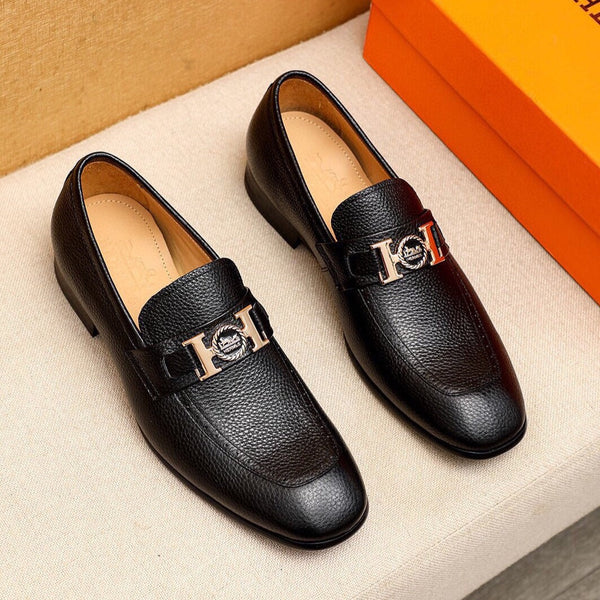 MOCASSINO HM GOLD CON FIBBIA A H IN PELLE DI VITELLO MARTELLATA NERA