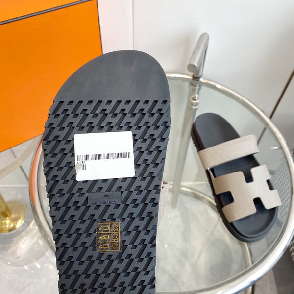 Sandalo EPSOM CYPRUS in pelle grigia