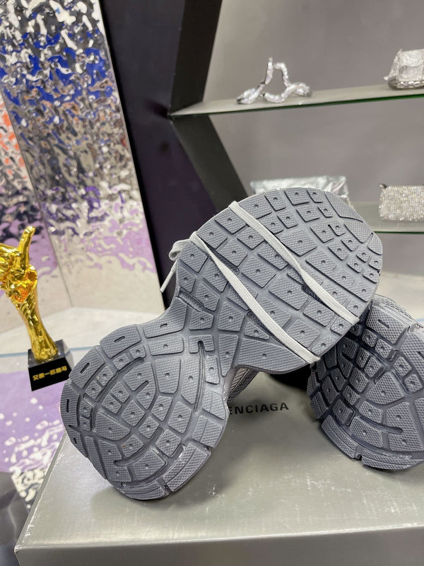 3XL SNEAKER IN ALL GRAY MESH AND POLYURETHANE