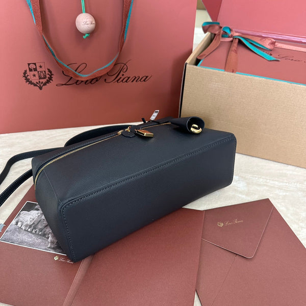 BORSA EXTRA L27 IN PELLE DI VITELLO MARTELLATA NERA CON FERRAMENTA ORO