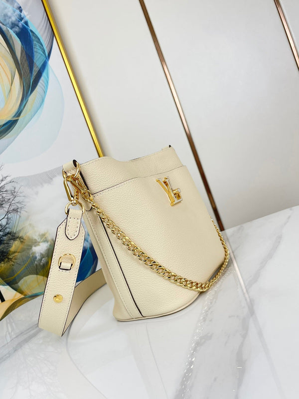 LOCK AND WALK 20 IN PELLE DI VITELLO GRANULATA CREMA CON FERRAMENTA ORO