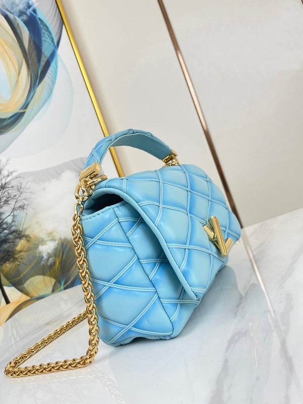 GO-14 MM 23 IN PELLE DI AGNELLO TRAPUNTATA BLU CIELO CON FERRAMENTA ORO