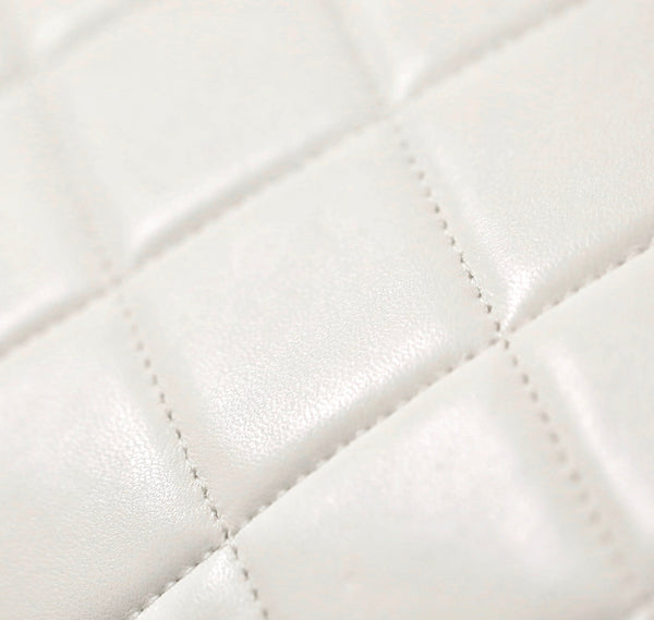 borsa mini con patta cc 24s 20 cm in pelle di agnello bianca con perle 