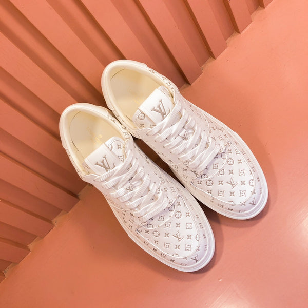 LV TRAINER SNEAKER IN BEIGE MONOGRAM CALFSKIN