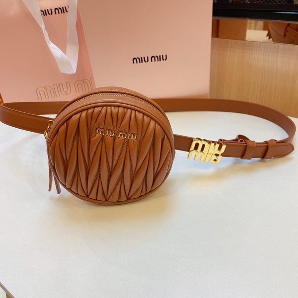 cintura miu marrone 20mm con borsa trapuntata a cerchio