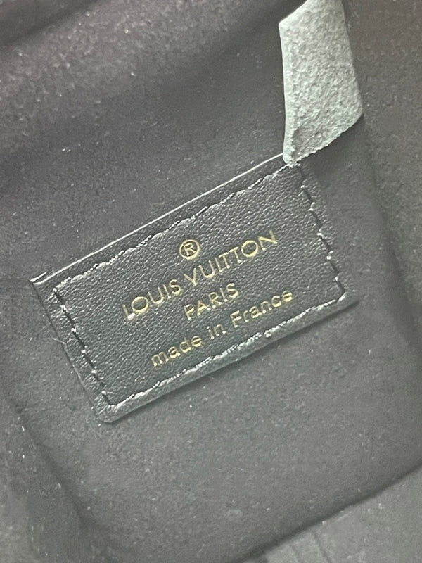 BAULE LATERALE MINI 18 IN PELLE DI VITELLO NERA CON FERRAMENTA ORO