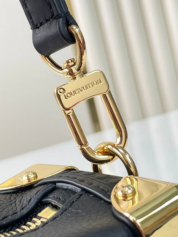 BAULE LATERALE MINI 18 IN PELLE DI VITELLO NERA CON FERRAMENTA ORO