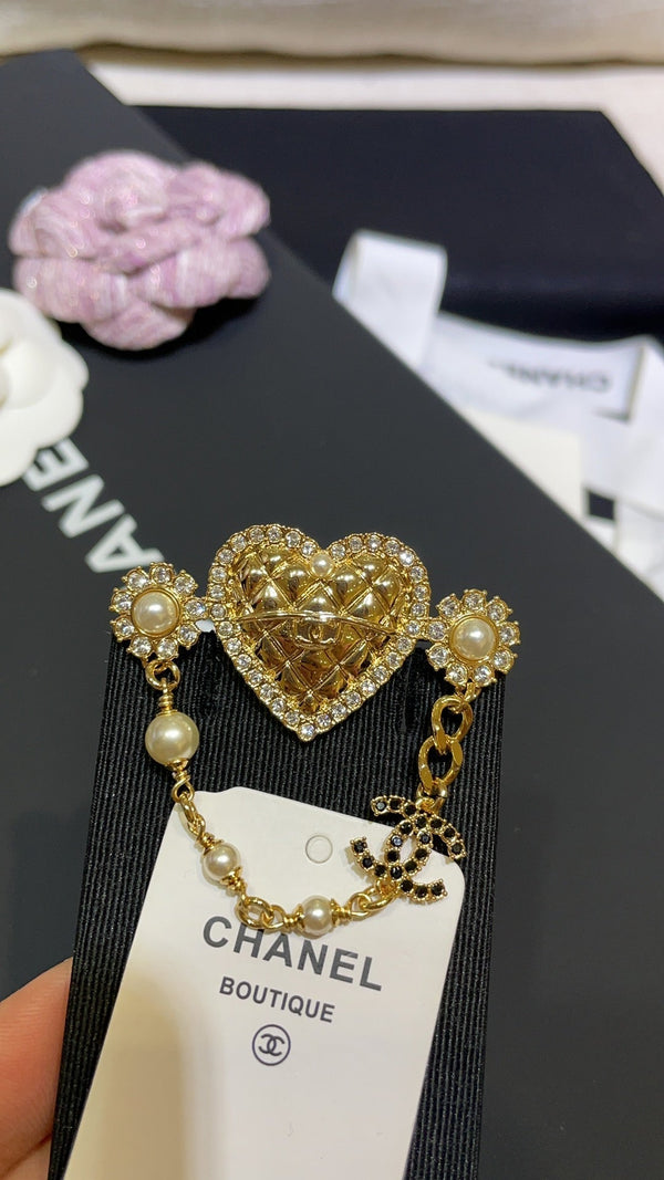 CC Brooch Gold 163085